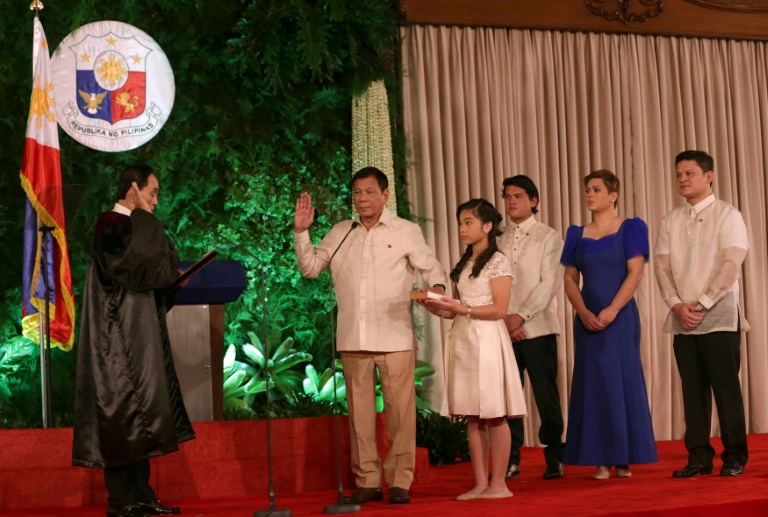 Rodrigo Duterte is sworn in in Manila on June 30, 2016 alongside his children Veronica, Sebastian, Sara and Paolo (from left to right) (PCOO/AFP - HO)