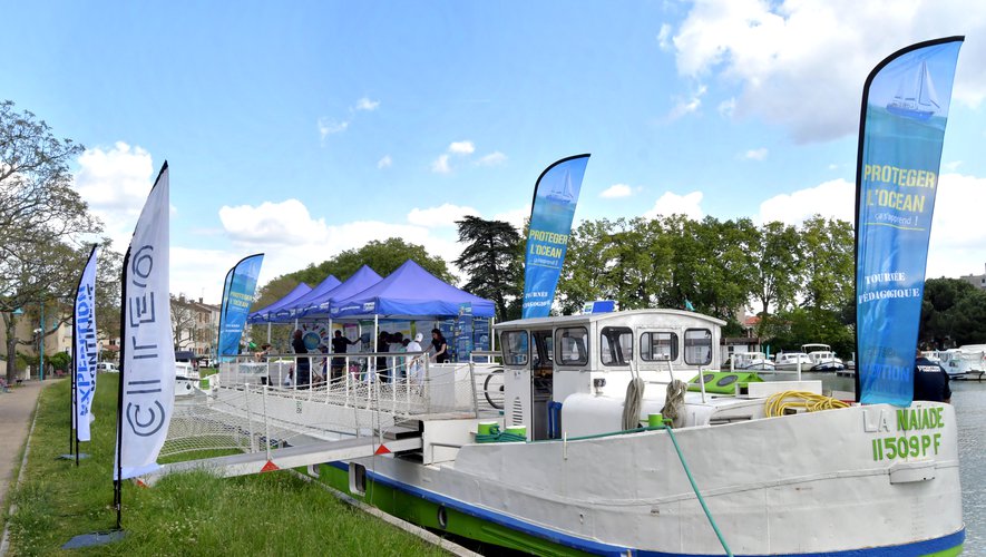 [VIDEO] Agen: The « Naïade » barge tells the story of the protection of the ocean over the water