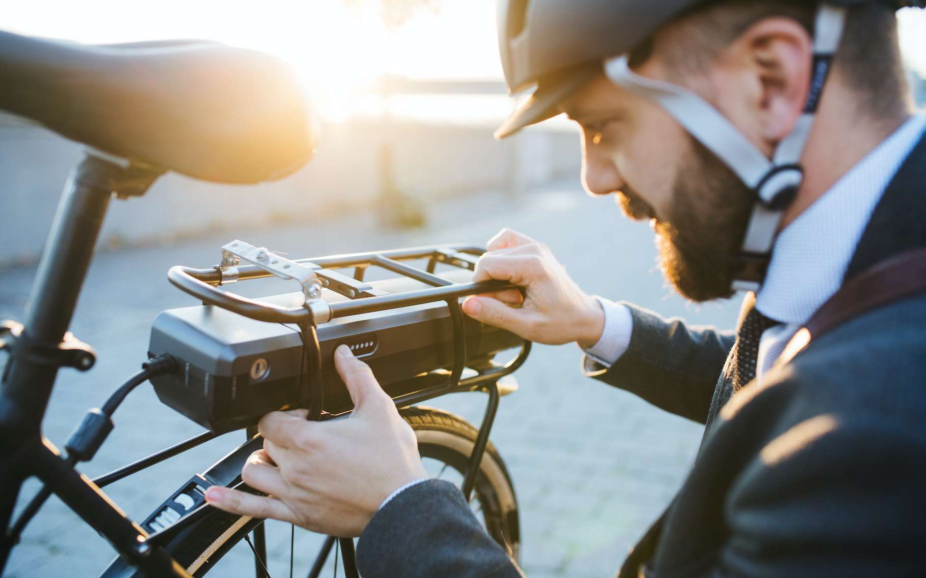 How to charge an electric bike battery?