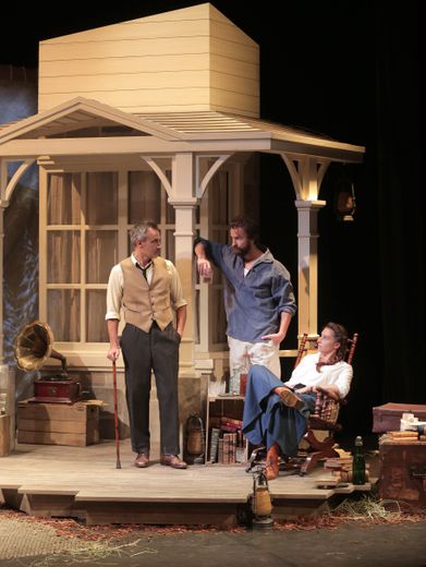 Agen is one of the first provincial scenes to host this play.