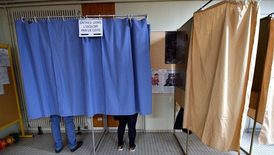 On Agen-Nérac, Lauzzana and Combres await their investiture, before their duel