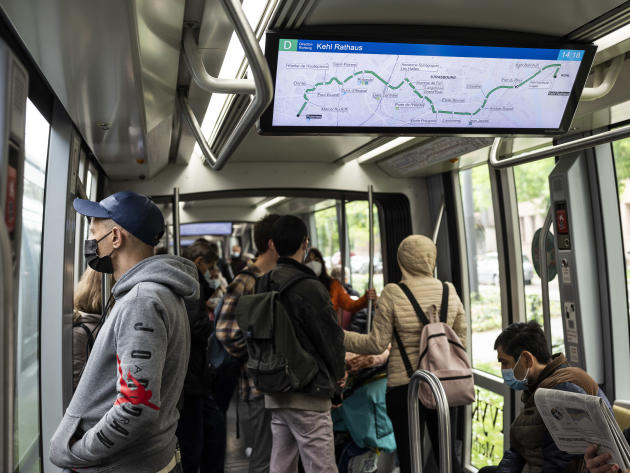 Passengers on line D of the tram between Strasbourg and Kehl, Strasbourg, April 26, 2022.