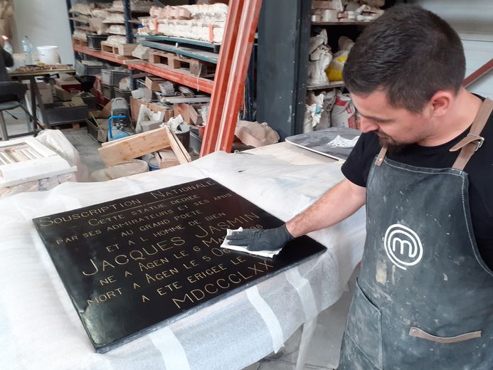 The plate recalling the subscription has also been restored, and has regained its original color.